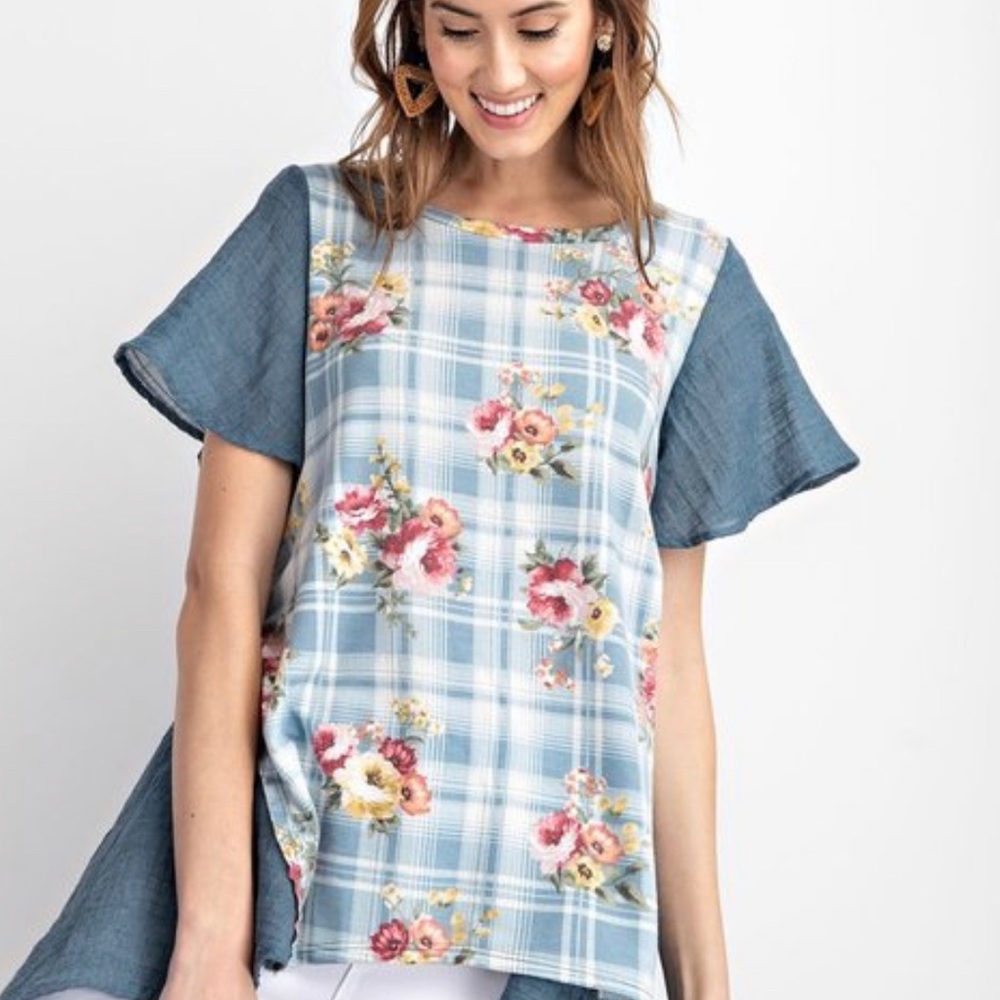 Well made hi lo print top. Loose and very soft.